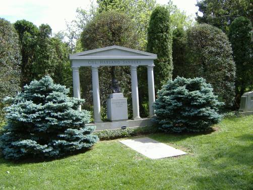 Colonel_Sanders_Grave_1